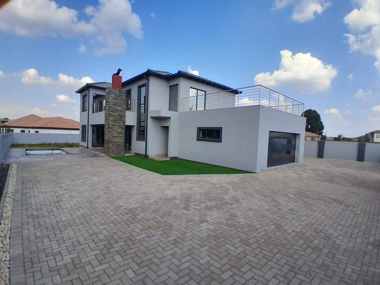 4-Bedroom House for Sale in Middleburg