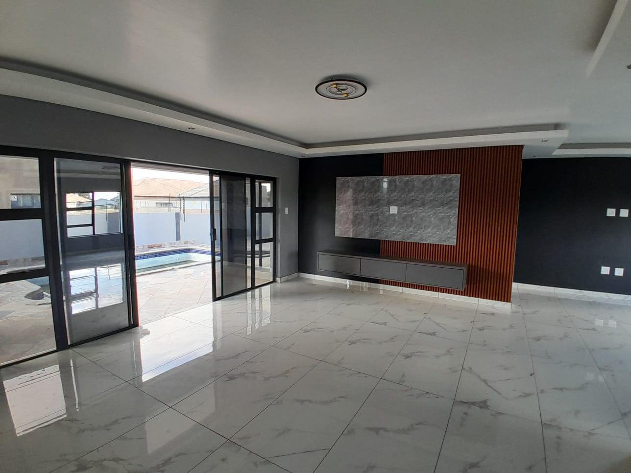 4-Bedroom House for Sale in Middleburg image 6