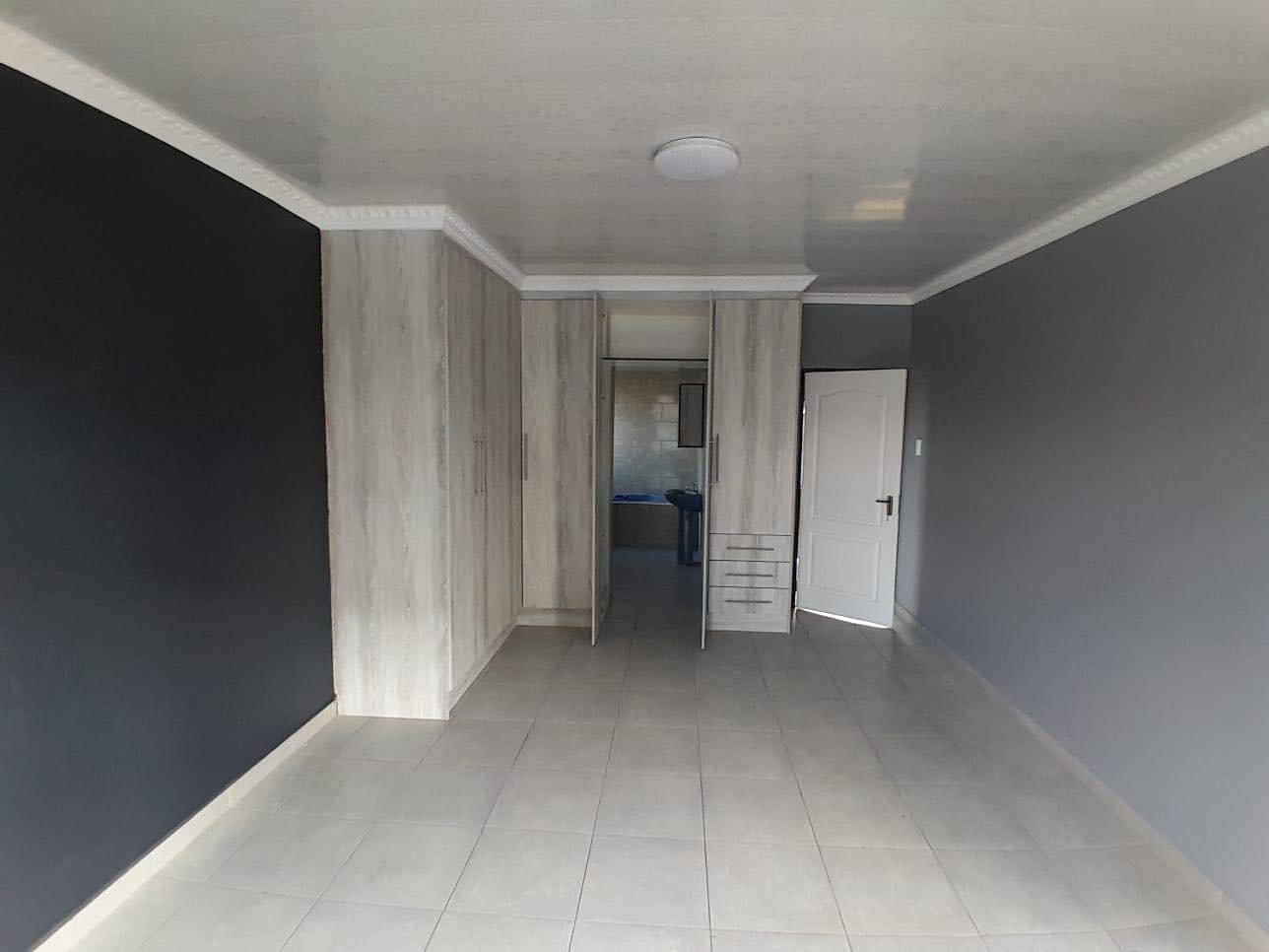 4-Bedroom House for Sale in Middleburg image 7