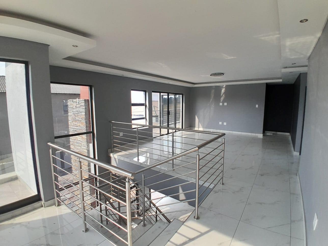 4-Bedroom House for Sale in Middleburg image 9