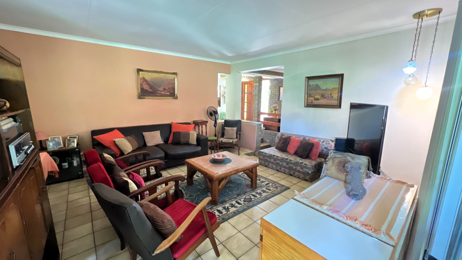 4 Bedroom Family Home for Sale in Langenhovenpark.