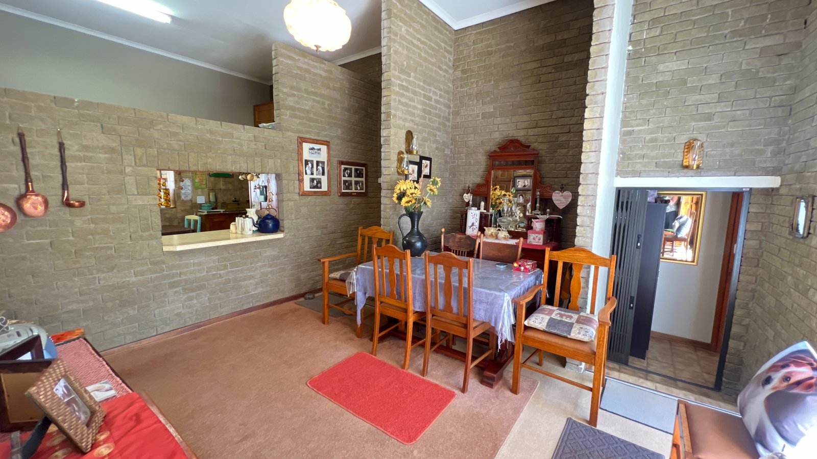 4 Bedroom Family Home for Sale in Langenhovenpark. image 6