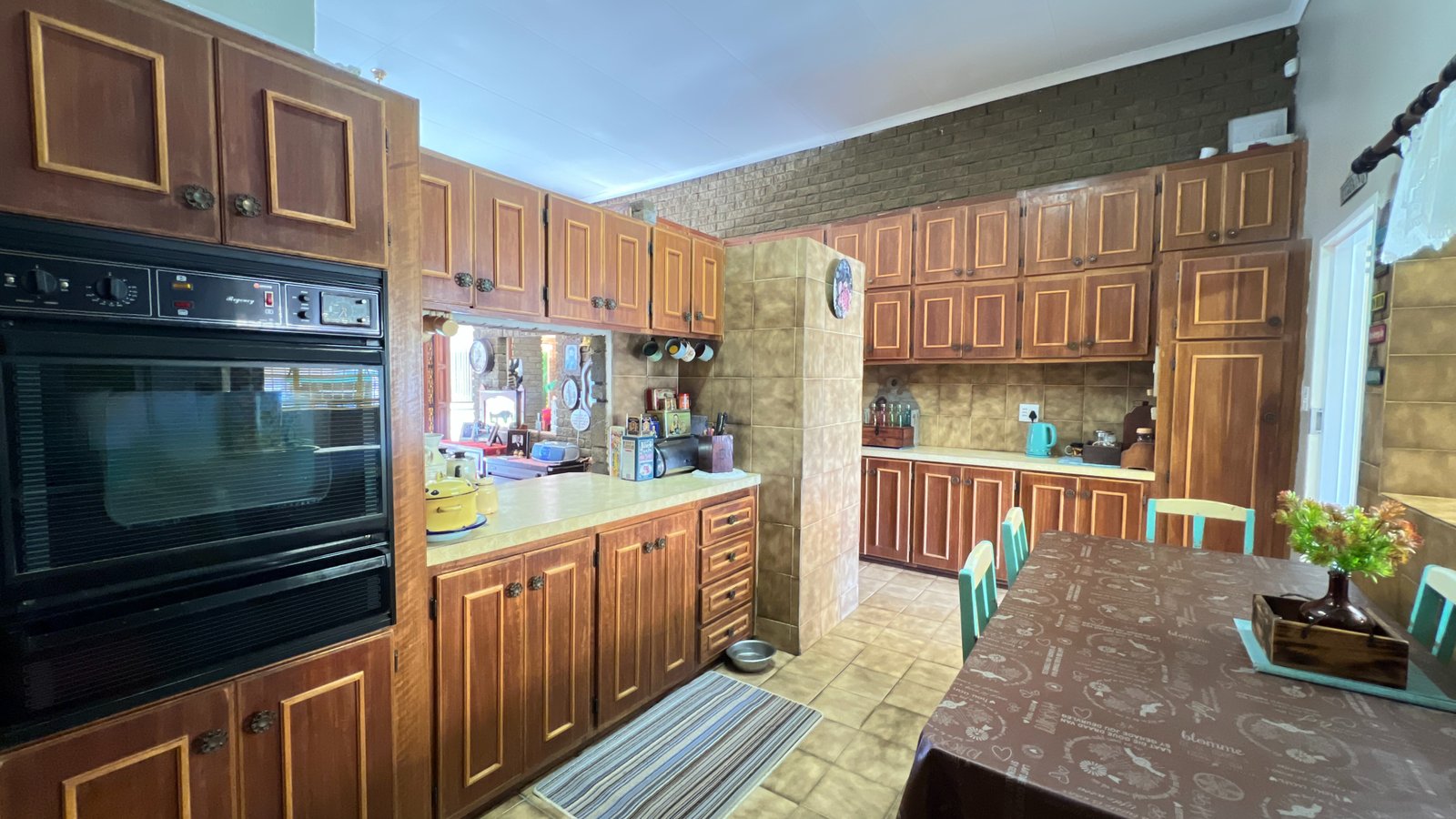 4 Bedroom Family Home for Sale in Langenhovenpark. image 8