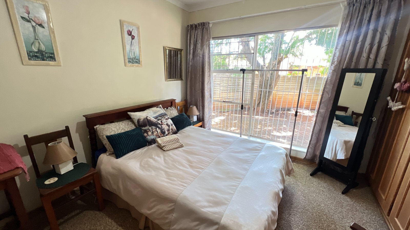 4 Bedroom Family Home for Sale in Langenhovenpark. image 12