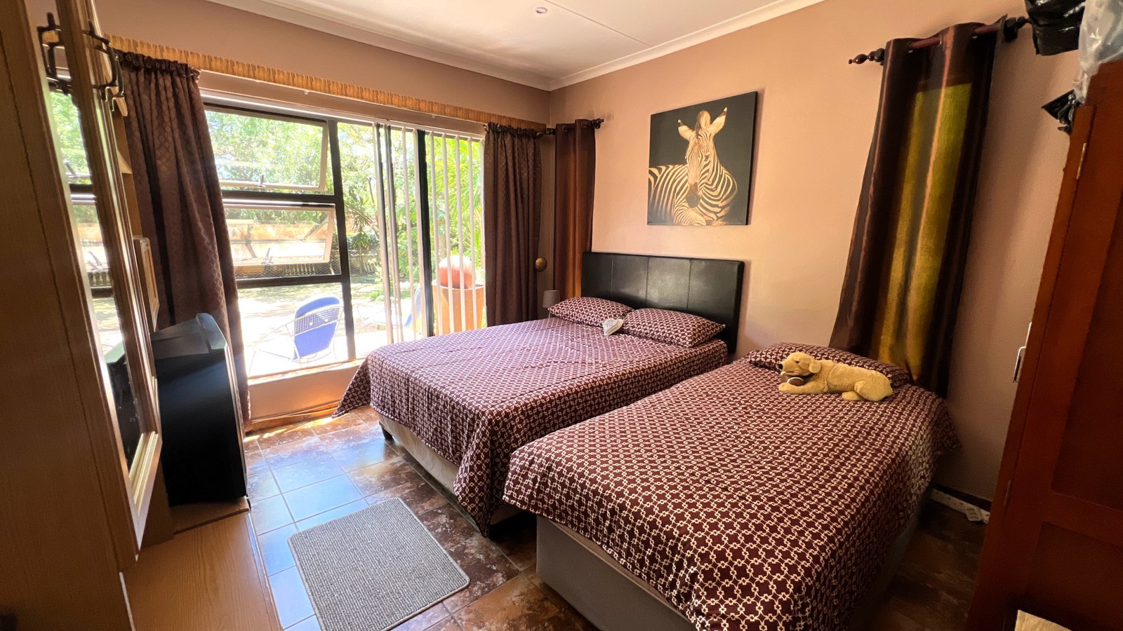 4 Bedroom Family Home for Sale in Langenhovenpark. image 14