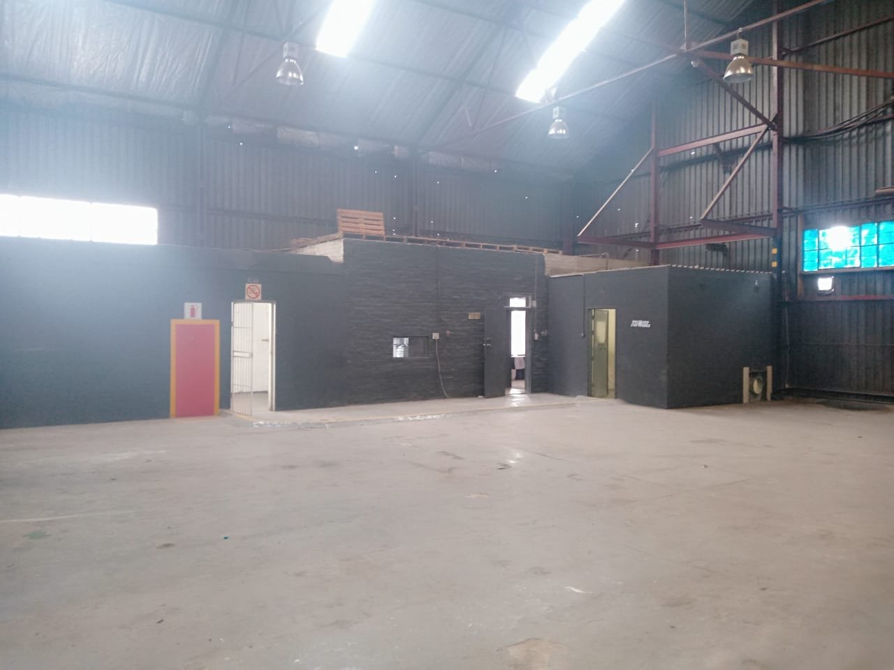 ac2 – 330m² Warehouse, Manufacturing Space