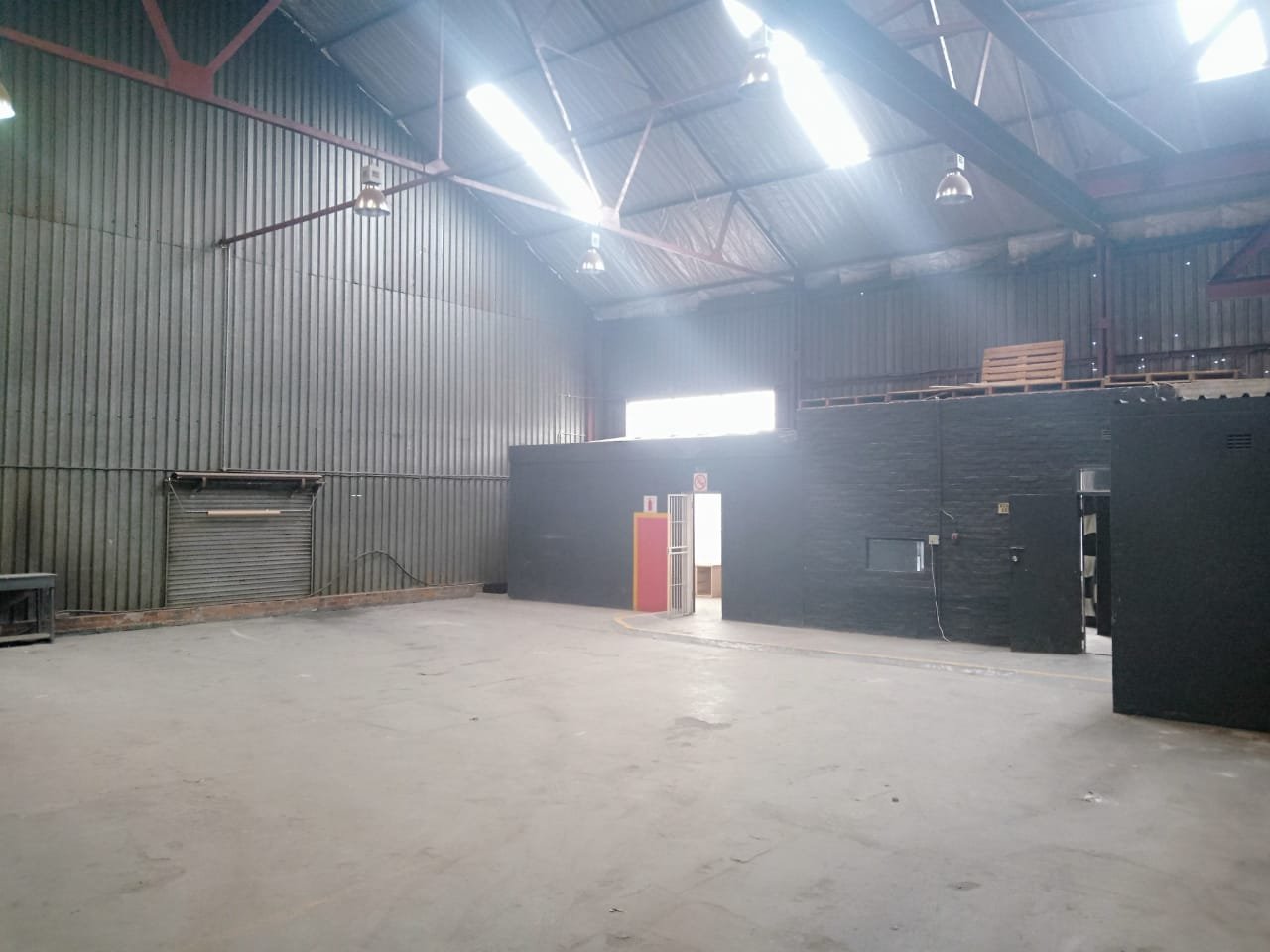 ac2 – 330m² Warehouse, Manufacturing Space