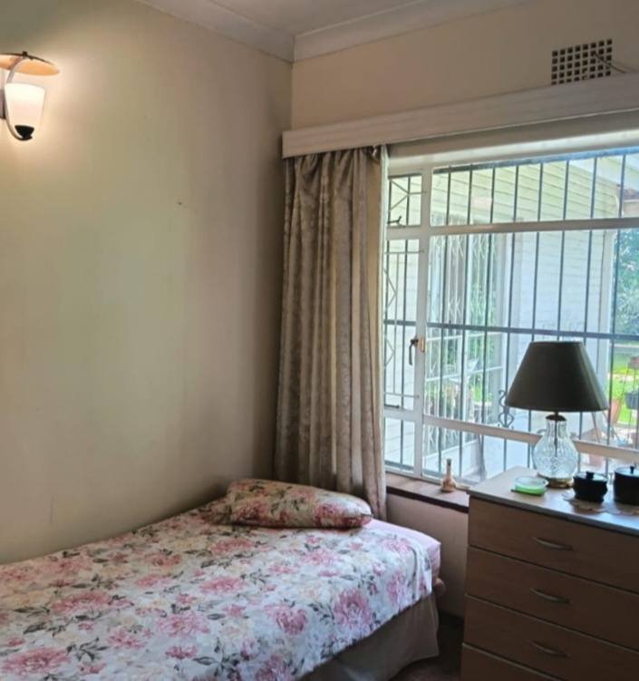 3-Bedroom, 2 Bathroom House for Sale in Greenhills_1 037M2