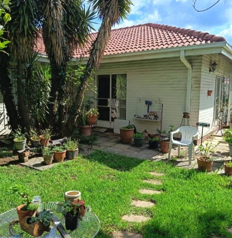 3-Bedroom, 2 Bathroom House for Sale in Greenhills_1 037M2 image 13