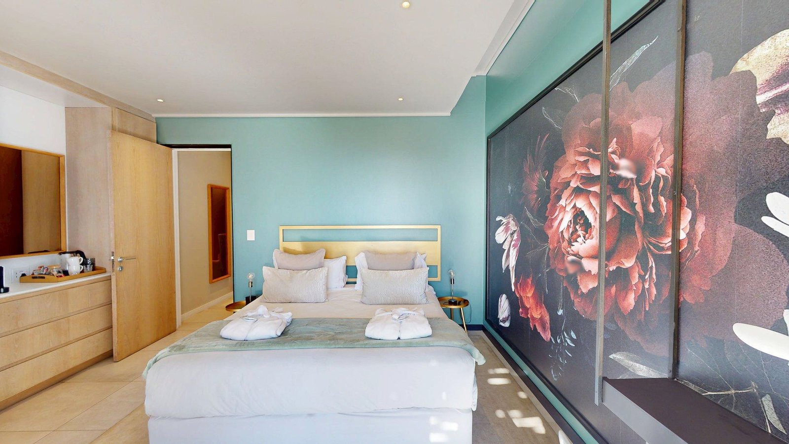 Luxury Beachfront Villa for Sale in Gansbaai – Romansbaai Estate - 6-Bed Oceanfront Guesthouse with 180° Sea Views image 6