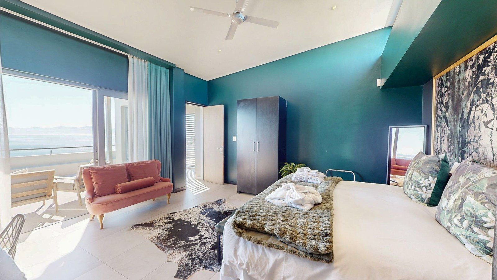 Luxury Beachfront Villa for Sale in Gansbaai – Romansbaai Estate - 6-Bed Oceanfront Guesthouse with 180° Sea Views image 7