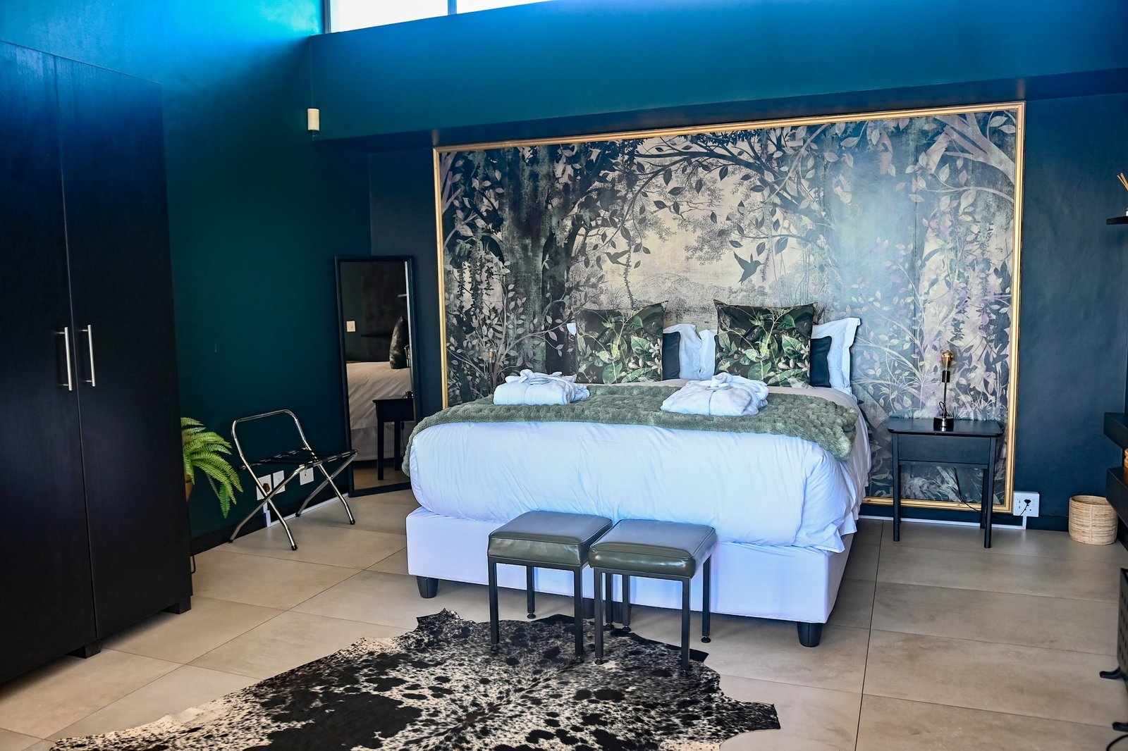 Luxury Beachfront Villa for Sale in Gansbaai – Romansbaai Estate - 6-Bed Oceanfront Guesthouse with 180° Sea Views image 9