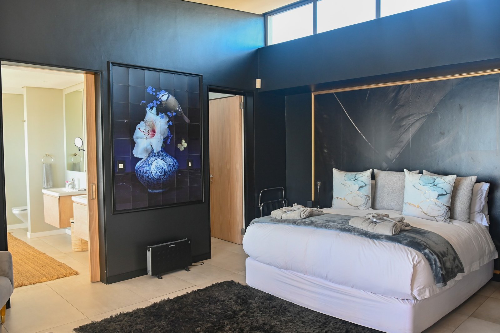 Luxury Beachfront Villa for Sale in Gansbaai – Romansbaai Estate - 6-Bed Oceanfront Guesthouse with 180° Sea Views image 11