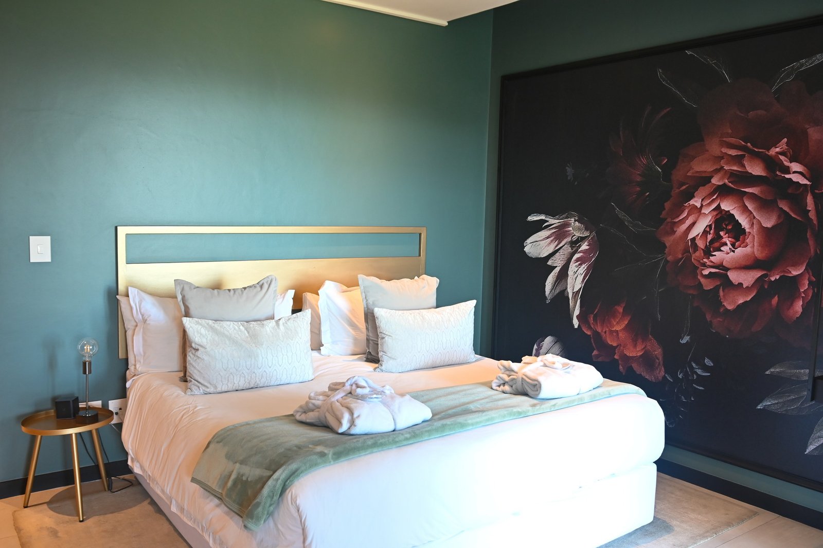 Luxury Beachfront Villa for Sale in Gansbaai – Romansbaai Estate - 6-Bed Oceanfront Guesthouse with 180° Sea Views image 12