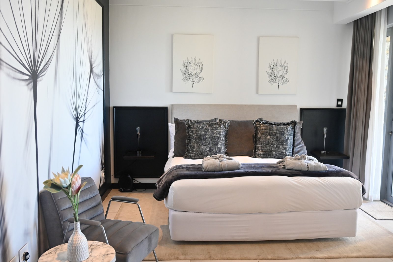 Luxury Beachfront Villa for Sale in Gansbaai – Romansbaai Estate - 6-Bed Oceanfront Guesthouse with 180° Sea Views image 13