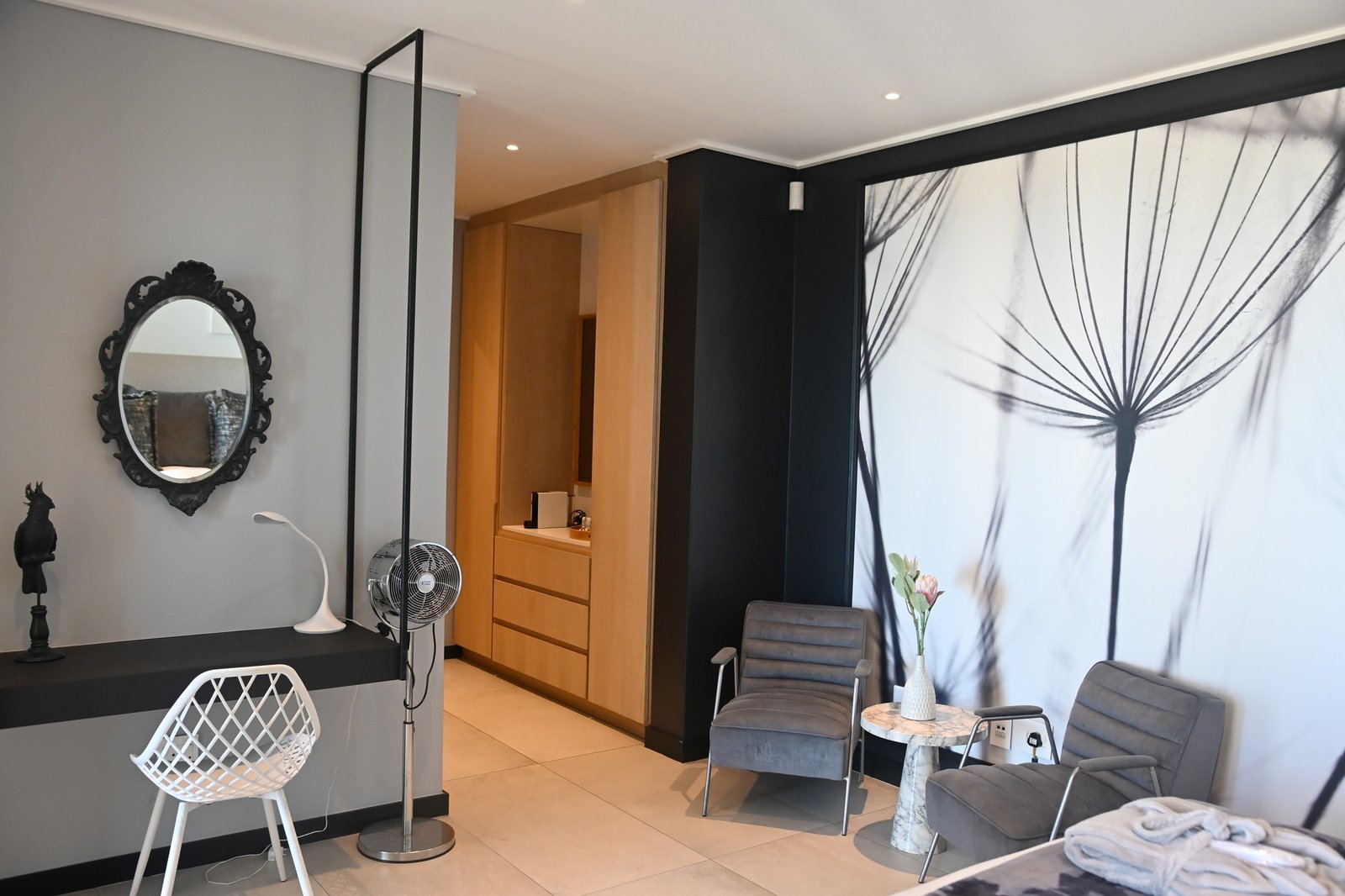 Luxury Beachfront Villa for Sale in Gansbaai – Romansbaai Estate - 6-Bed Oceanfront Guesthouse with 180° Sea Views image 15