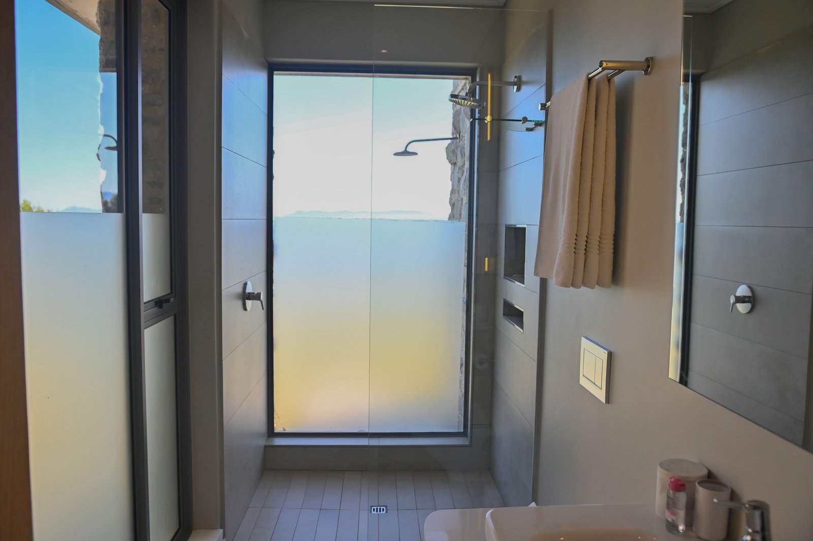 Luxury Beachfront Villa for Sale in Gansbaai – Romansbaai Estate - 6-Bed Oceanfront Guesthouse with 180° Sea Views image 19