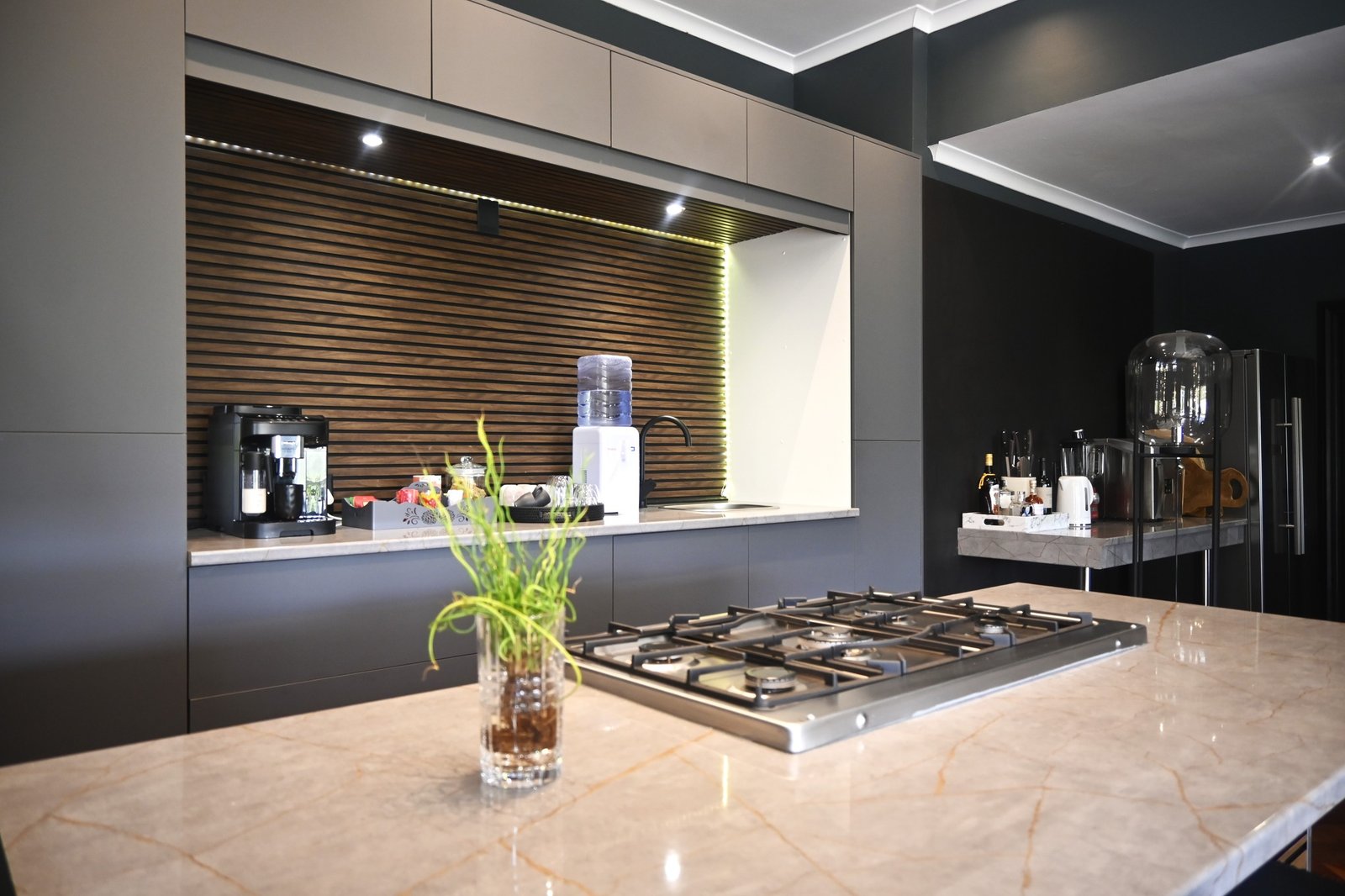 3.1Ha Luxury Smallholding for Sale in Devon Valley, Stellenbosch - Botanical Garden Estate with Guesthouse & Income Cottages image 12