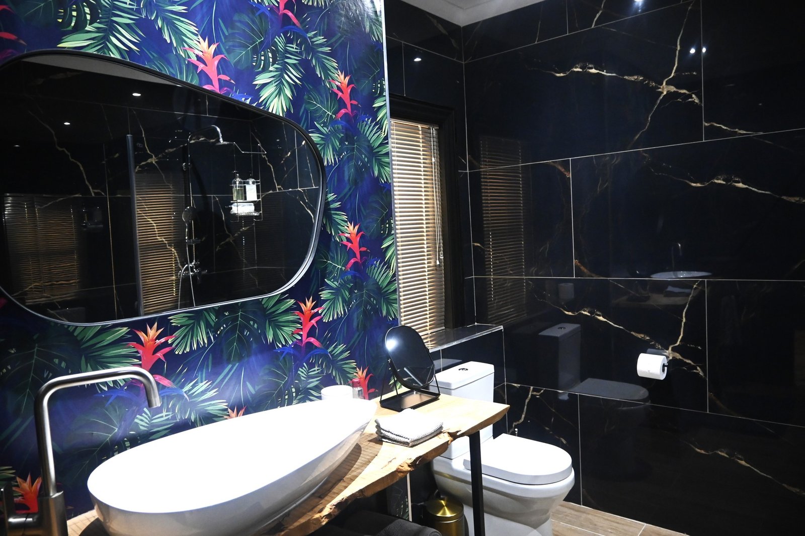 3.1Ha Luxury Smallholding for Sale in Devon Valley, Stellenbosch - Botanical Garden Estate with Guesthouse & Income Cottages image 17