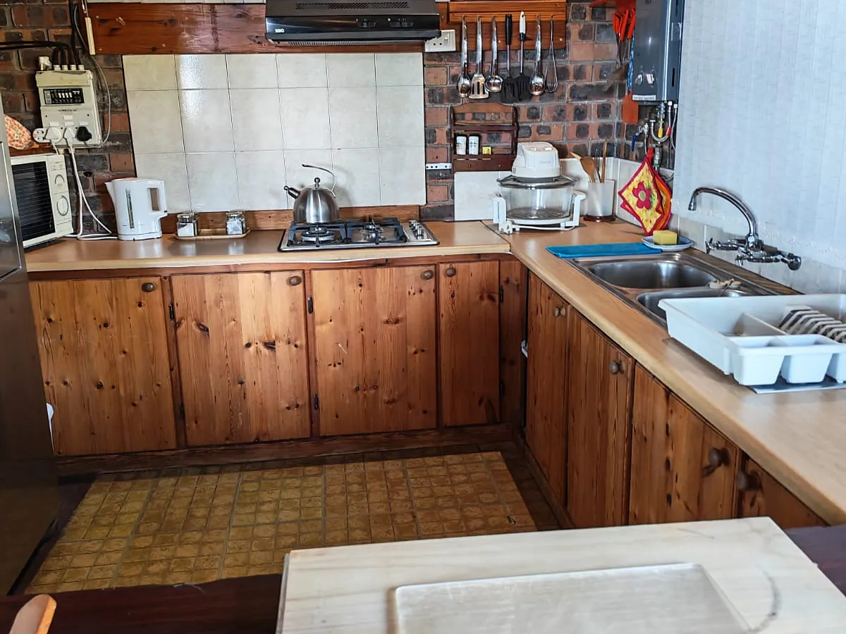 Mountain & Sea View Home for Sale in Betty’s Bay - 1,638Sqm Property with Guesthouse Income Potential image 6