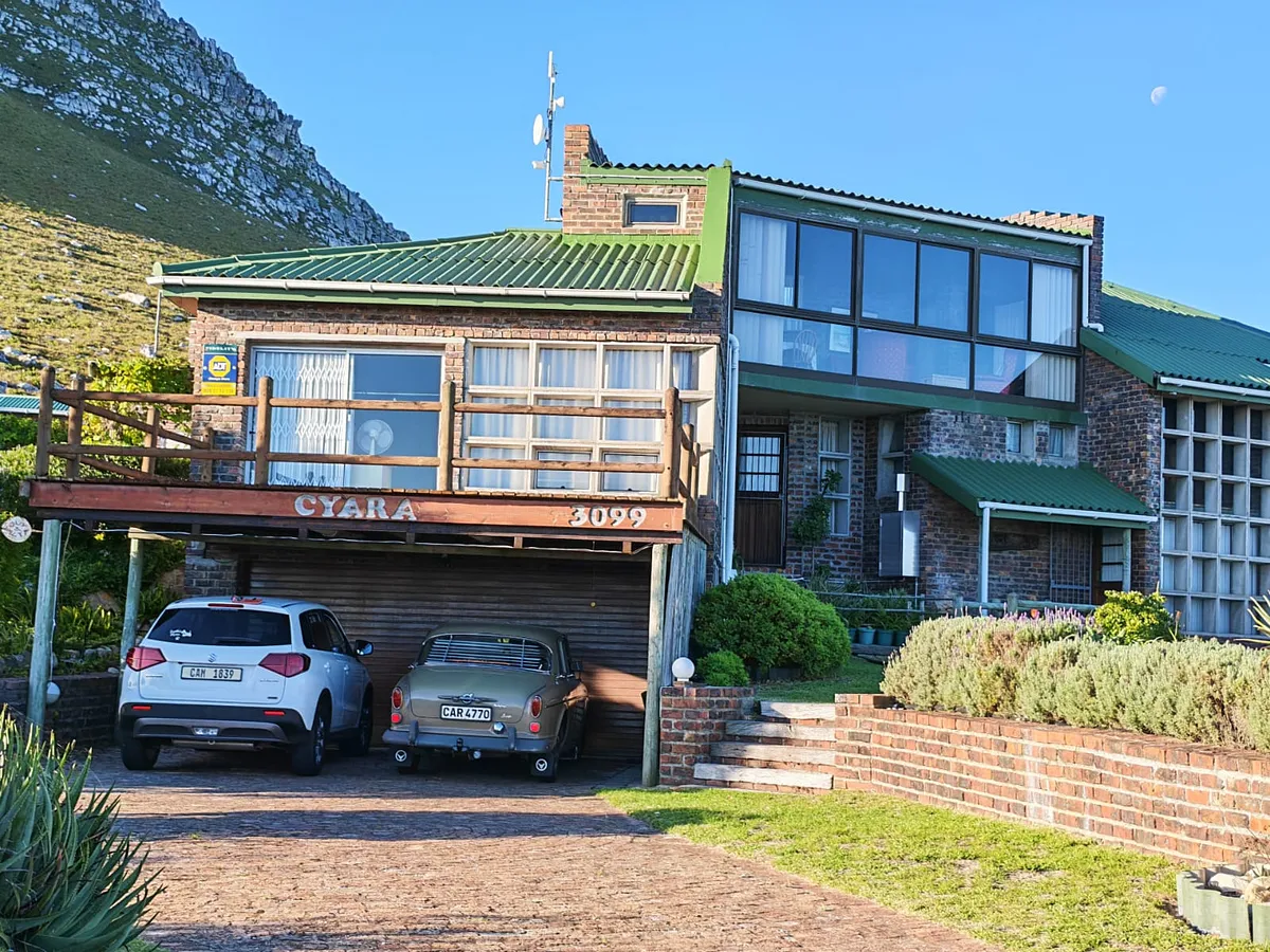 Mountain & Sea View Home for Sale in Betty’s Bay - 1,638Sqm Property with Guesthouse Income Potential image 10