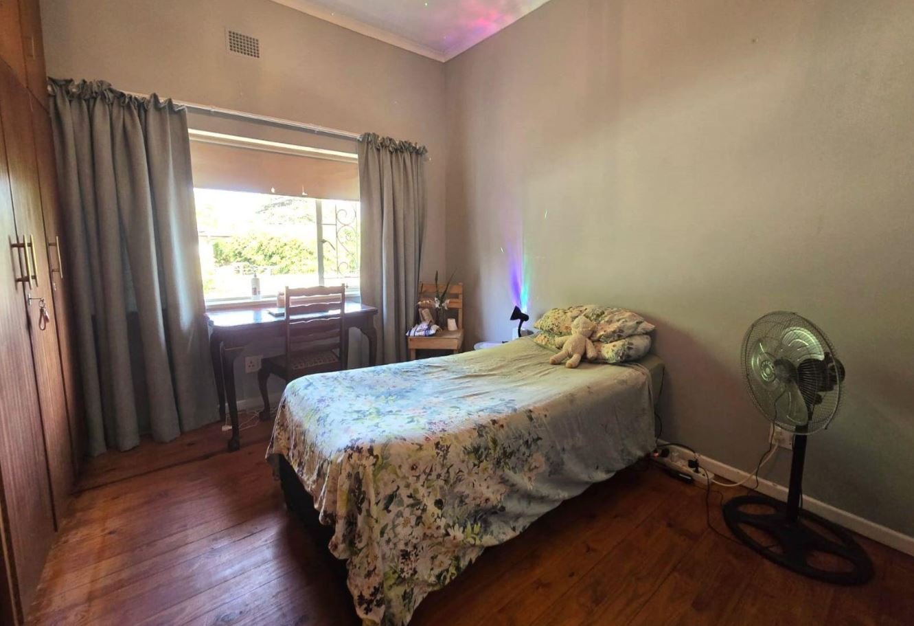 5-Bed Family Home for Sale in Lemoenkloof, Paarl - Income Potential, Views & Solar Features image 8