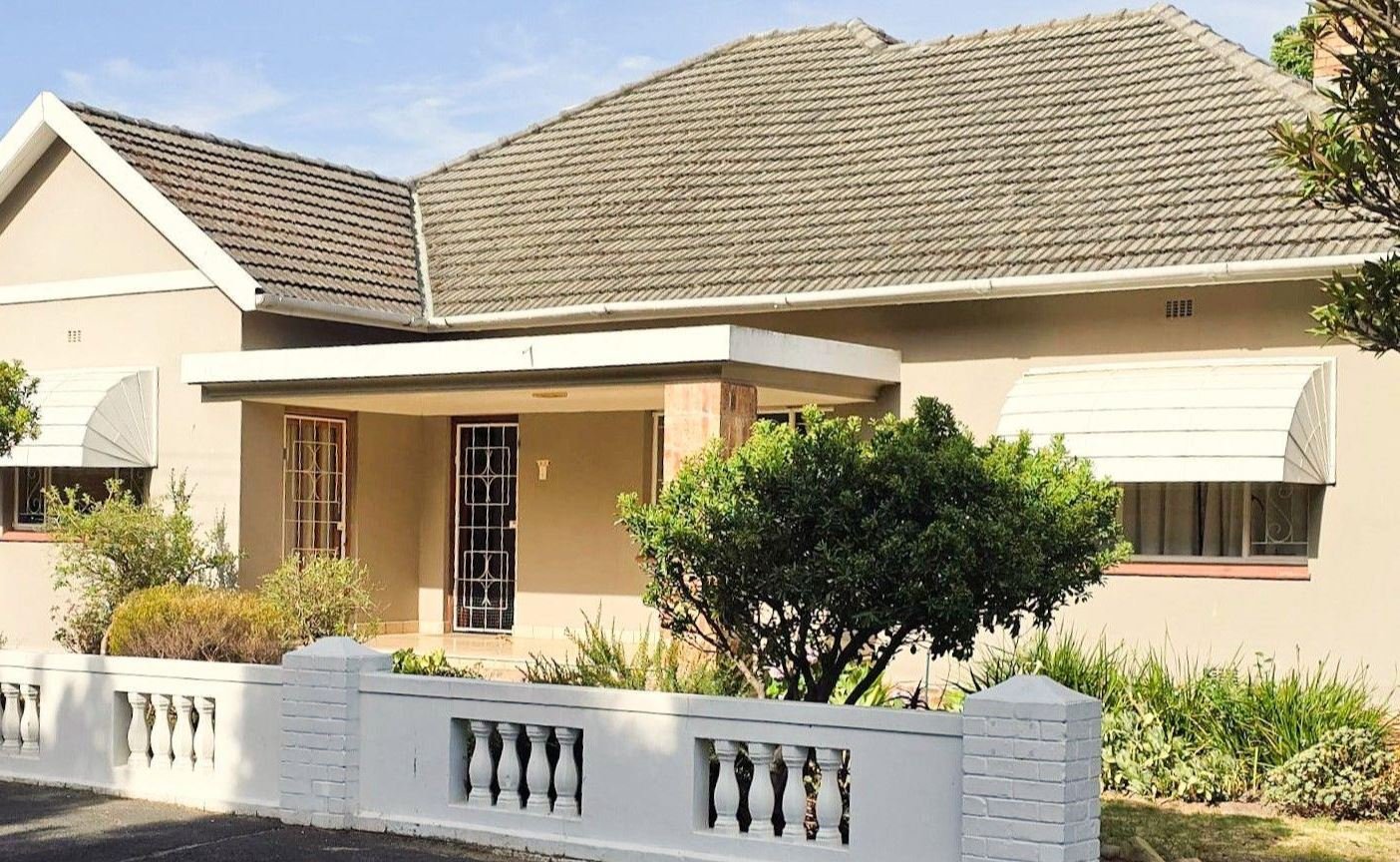 5-Bed Family Home for Sale in Lemoenkloof, Paarl - Income Potential, Views & Solar Features image 14