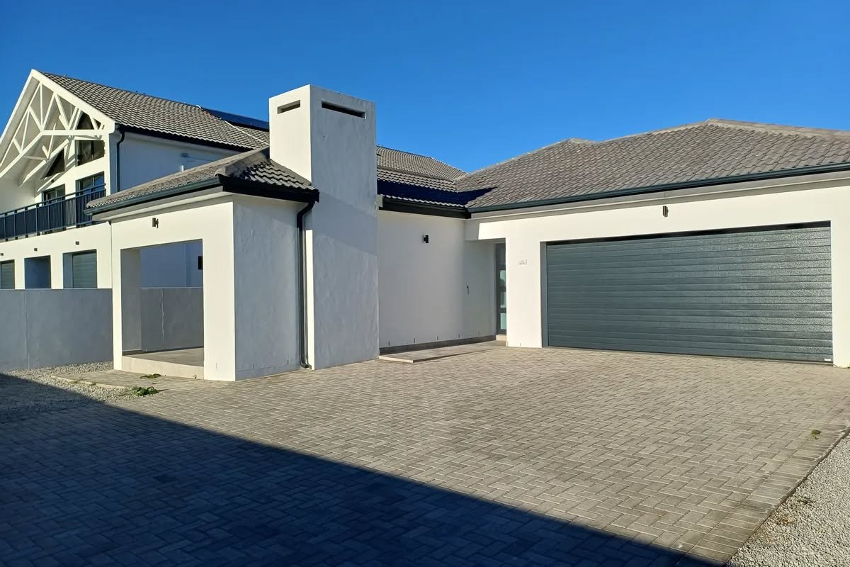 Beautiful 3 Bedroom House for Sale in Sandy Point Beach Estate
