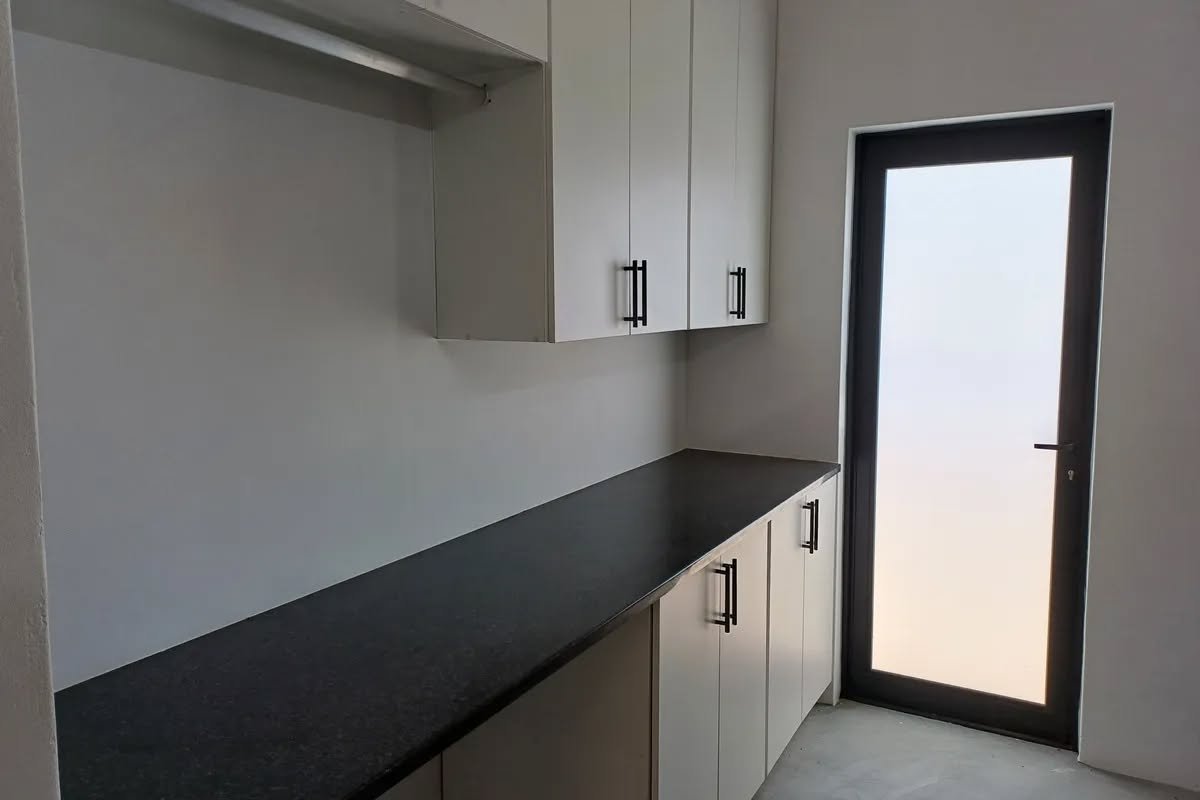 Beautiful 3 Bedroom House for Sale in Sandy Point Beach Estate image 6