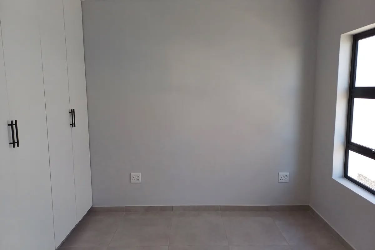 Beautiful 3 Bedroom House for Sale in Sandy Point Beach Estate image 7