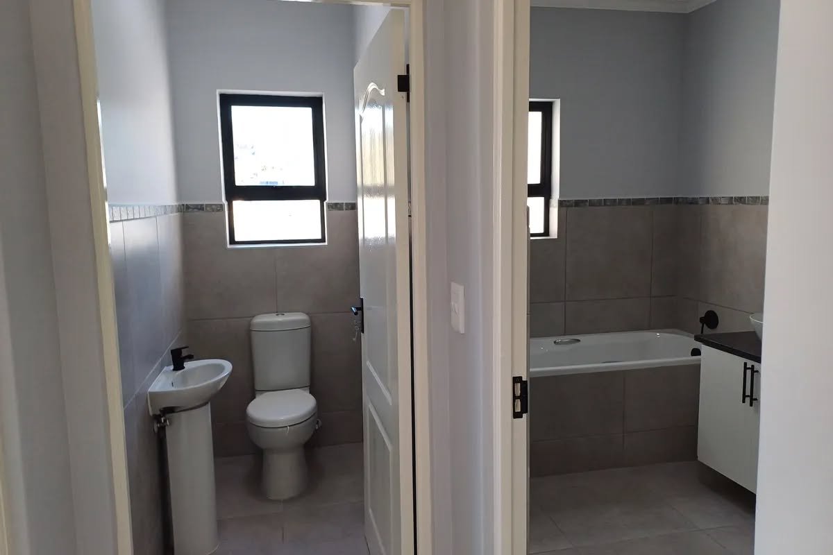 Beautiful 3 Bedroom House for Sale in Sandy Point Beach Estate image 8