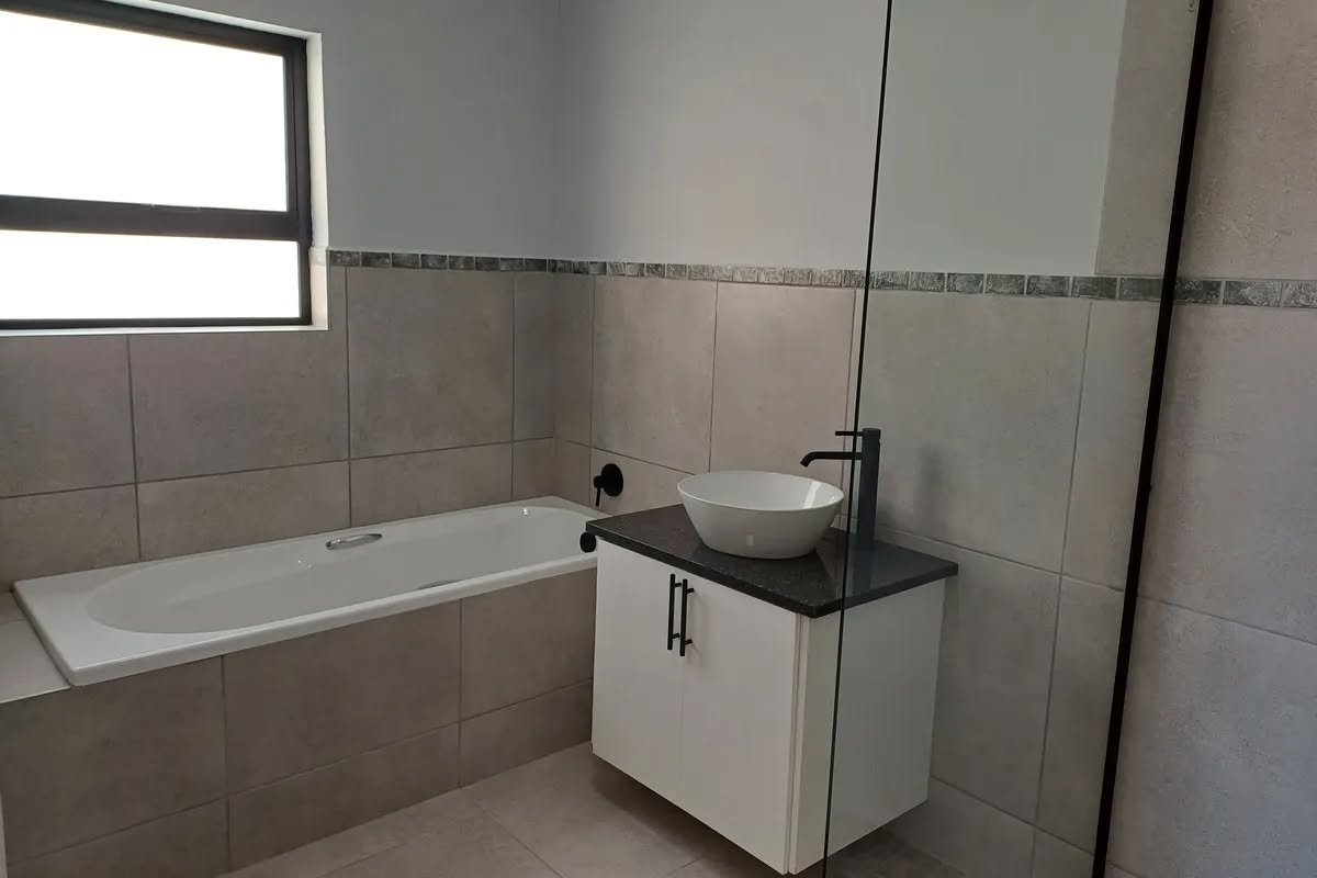 Beautiful 3 Bedroom House for Sale in Sandy Point Beach Estate image 9