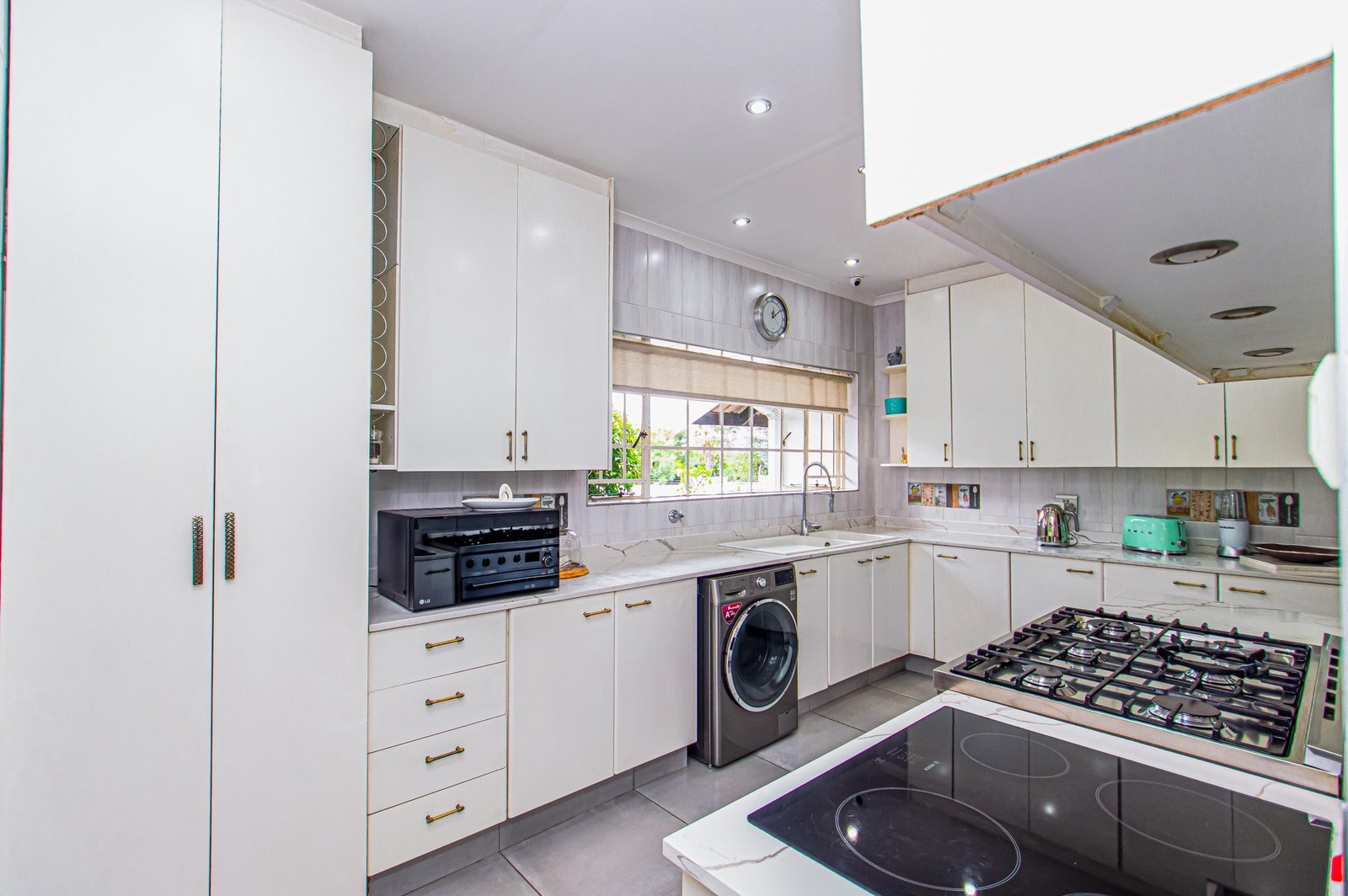 3-Bedrooms House on Auction in Kelvin, Sandton image 6