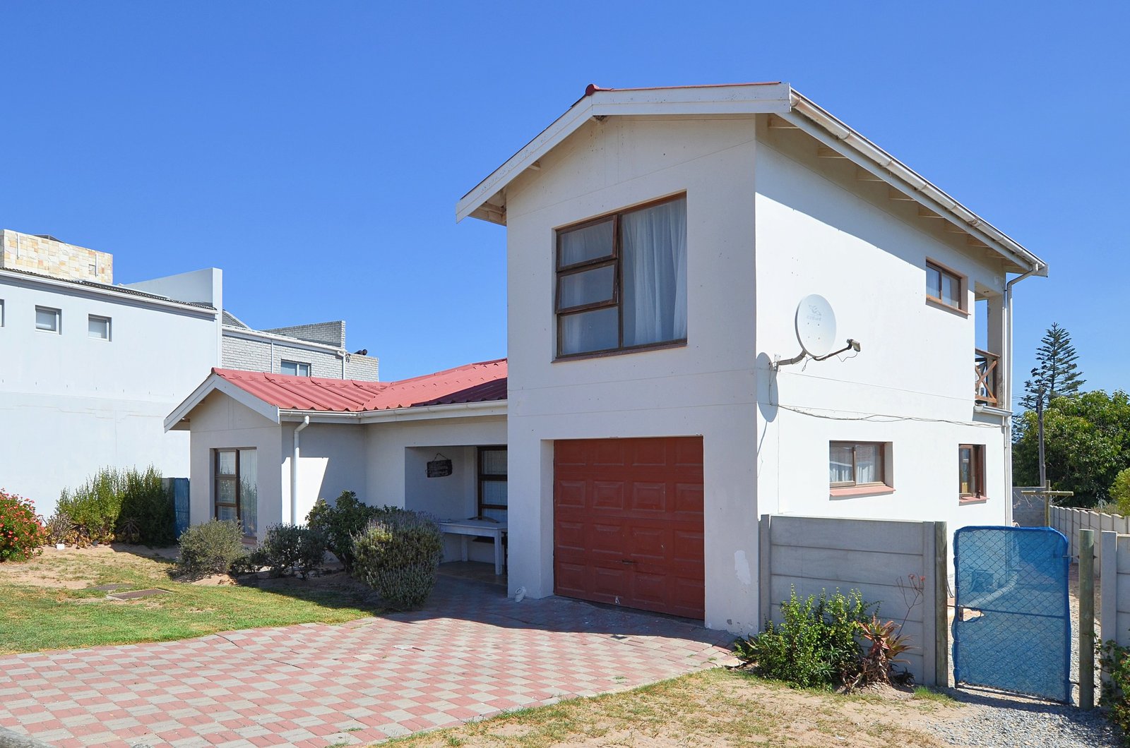 4 Bedroom Coastal Home for Sale in Yzerfontein Old Town - Walk to the Beach & Ocean Views