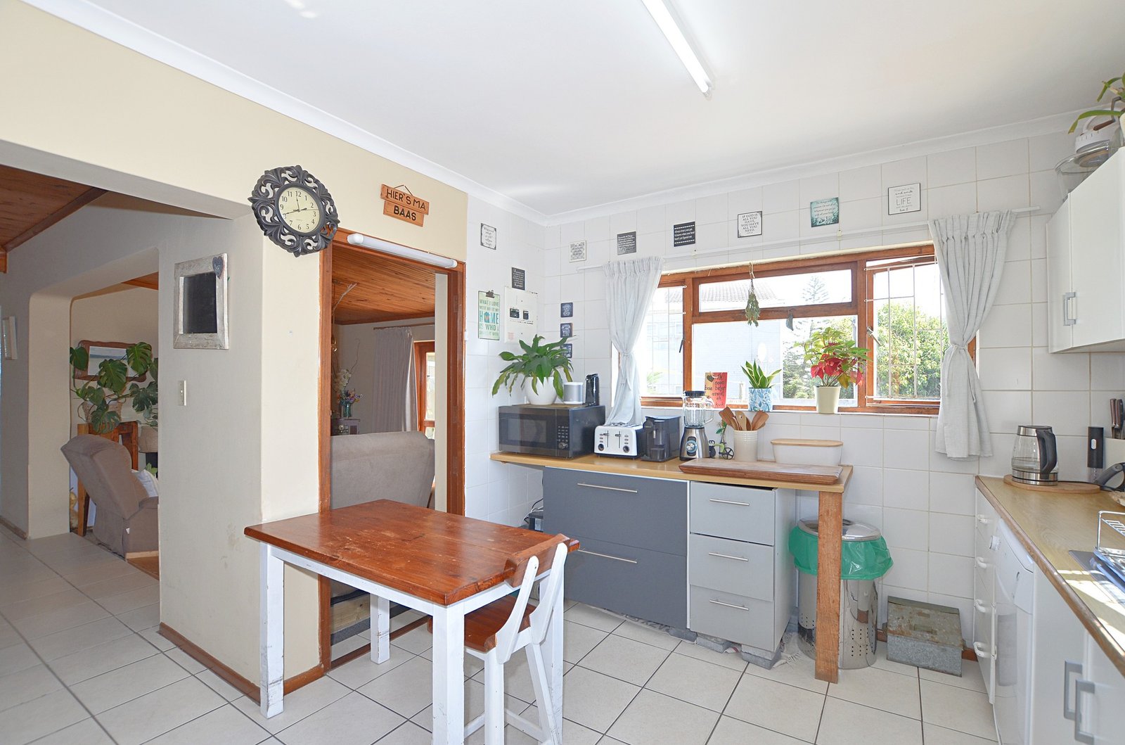 4 Bedroom Coastal Home for Sale in Yzerfontein Old Town - Walk to the Beach & Ocean Views