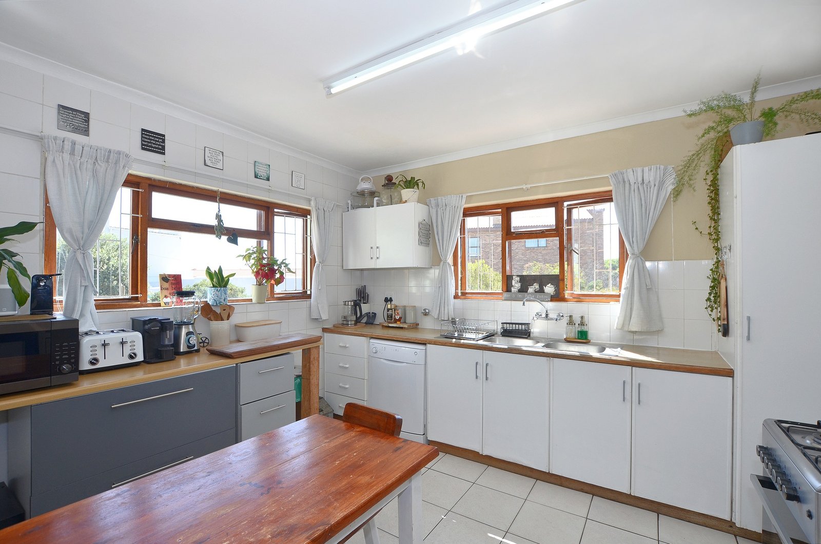 4 Bedroom Coastal Home for Sale in Yzerfontein Old Town - Walk to the Beach & Ocean Views