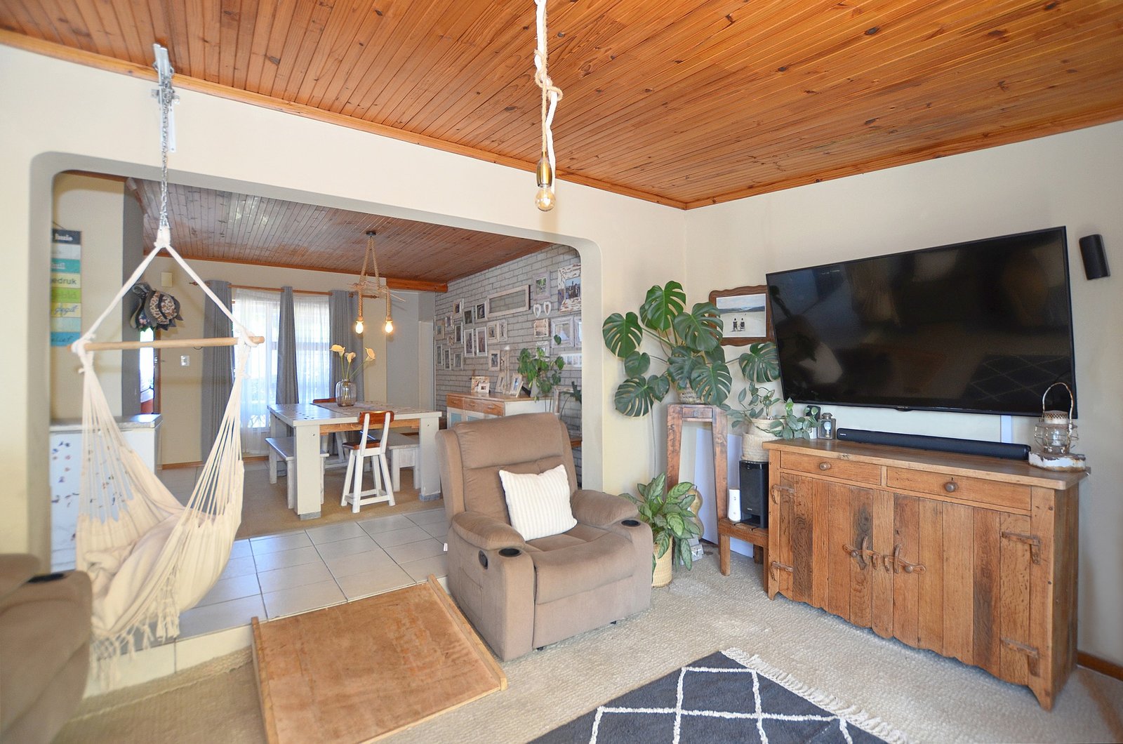 4 Bedroom Coastal Home for Sale in Yzerfontein Old Town - Walk to the Beach & Ocean Views