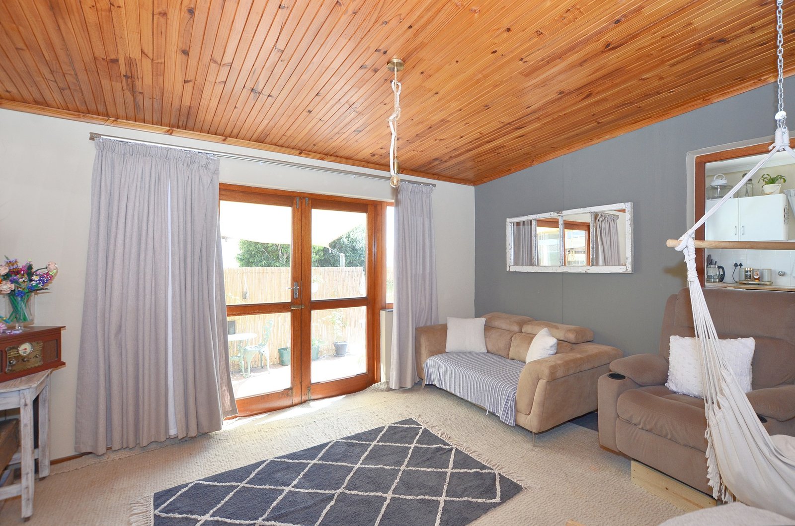 4 Bedroom Coastal Home for Sale in Yzerfontein Old Town - Walk to the Beach & Ocean Views image 7