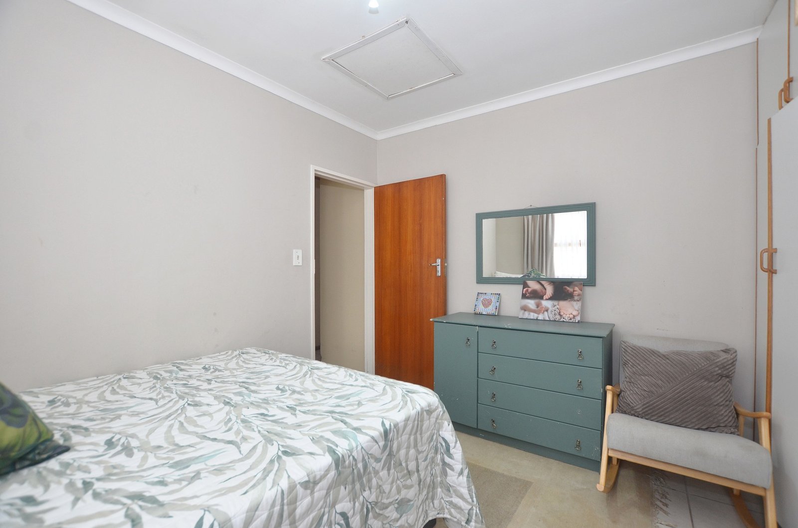 4 Bedroom Coastal Home for Sale in Yzerfontein Old Town - Walk to the Beach & Ocean Views image 9