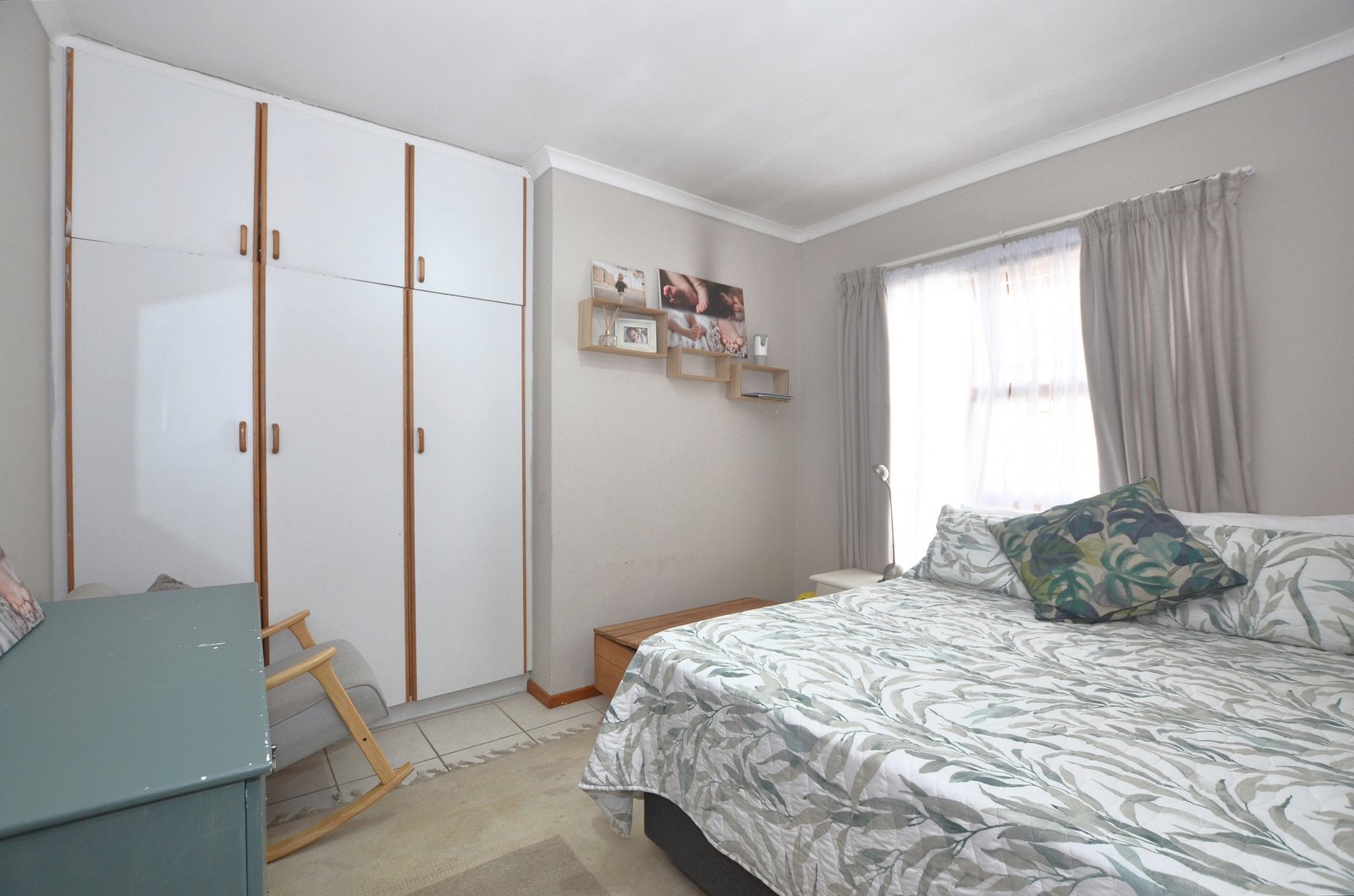 4 Bedroom Coastal Home for Sale in Yzerfontein Old Town - Walk to the Beach & Ocean Views image 11