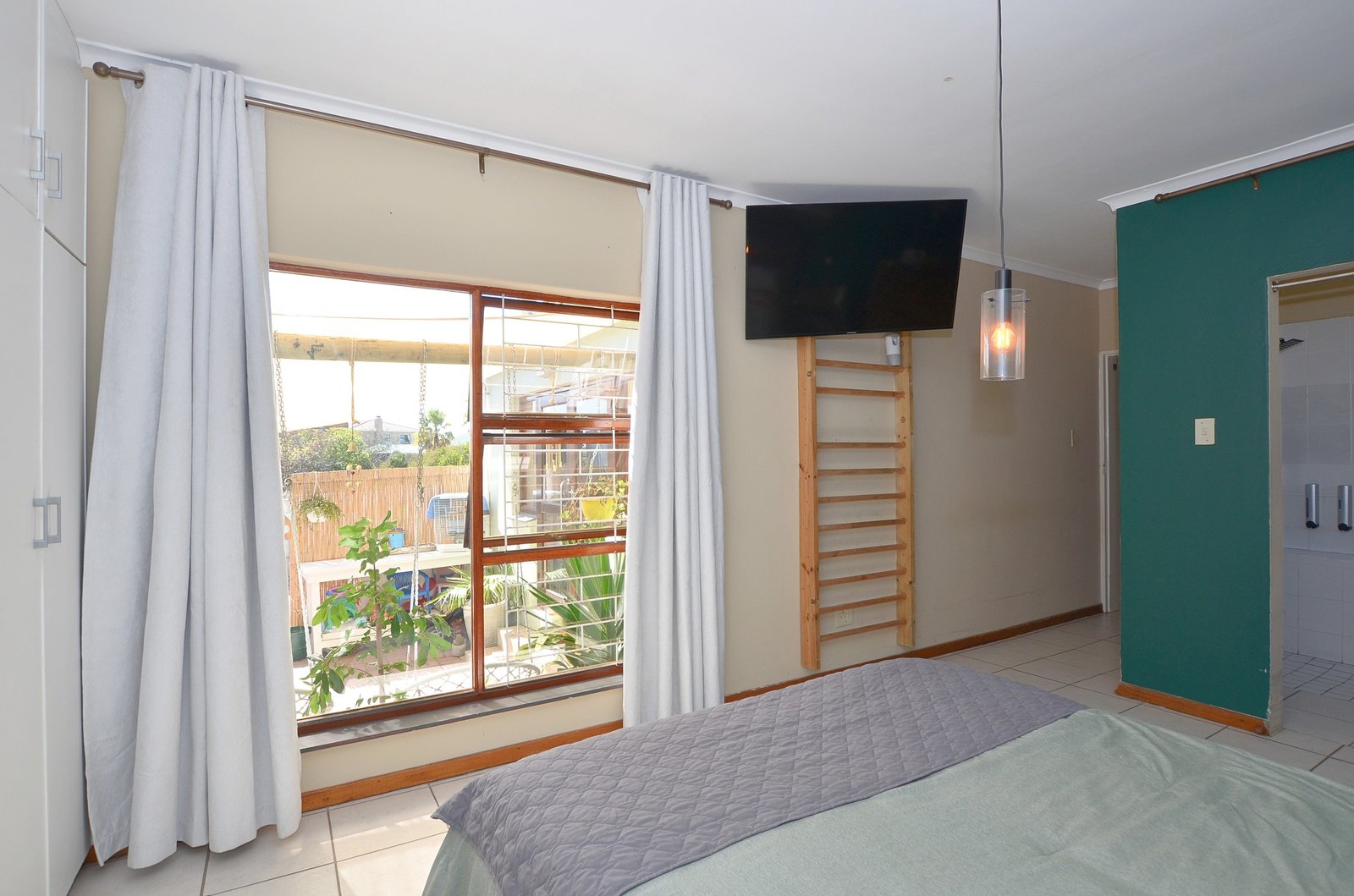 4 Bedroom Coastal Home for Sale in Yzerfontein Old Town - Walk to the Beach & Ocean Views image 15