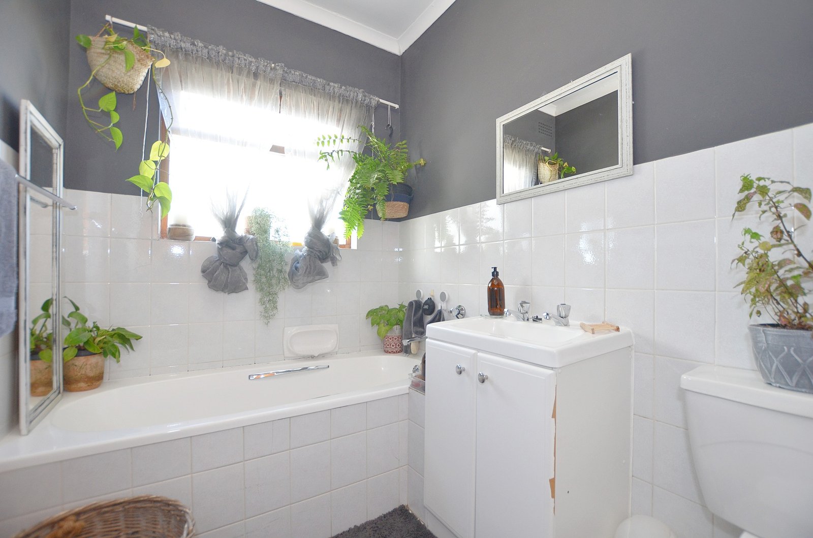 4 Bedroom Coastal Home for Sale in Yzerfontein Old Town - Walk to the Beach & Ocean Views image 20