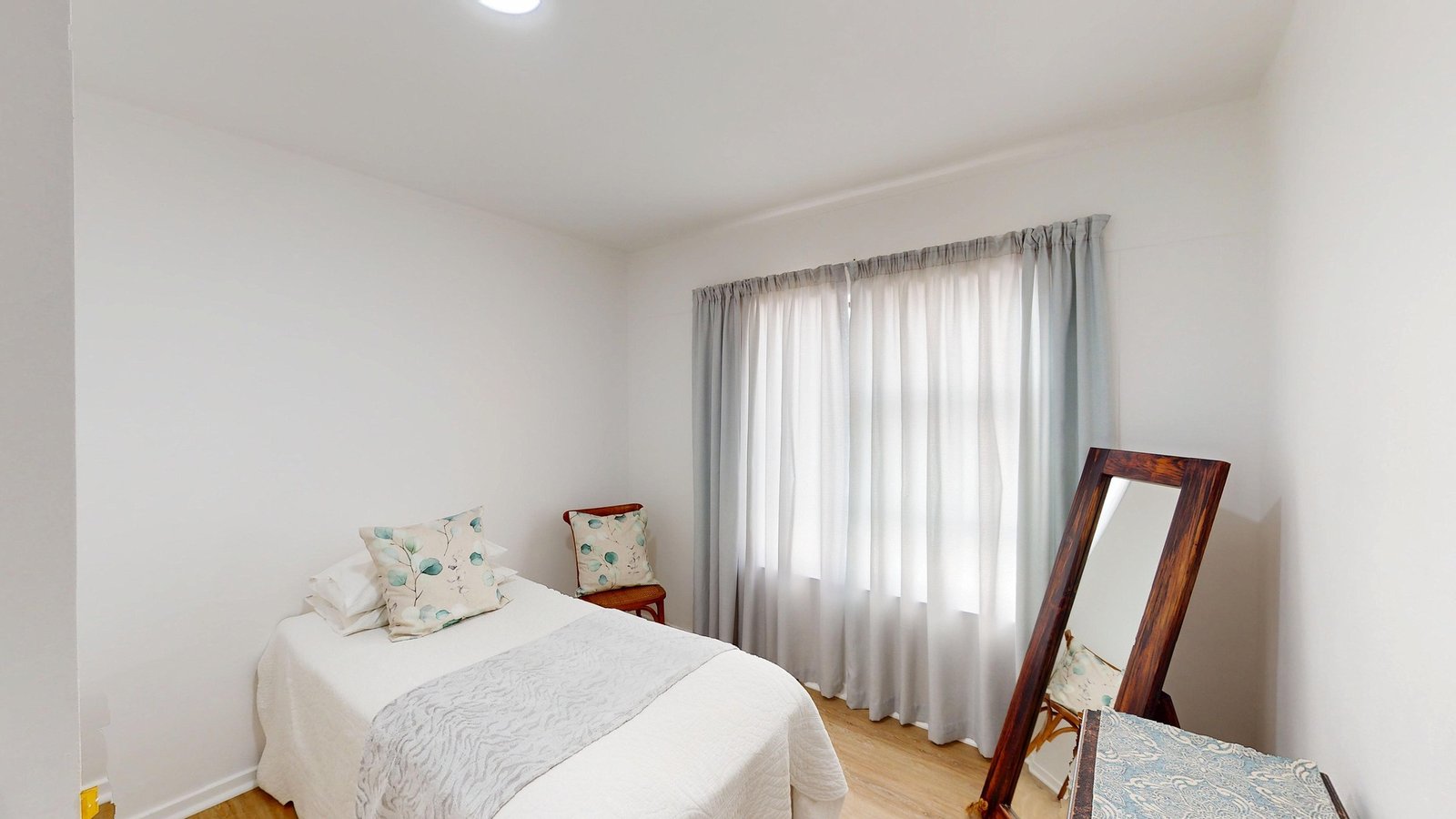 3 Bedroom Beachfront Apartment for Sale in Strand Golden Mile | Ocean Views & Holiday Letting Allowed image 9