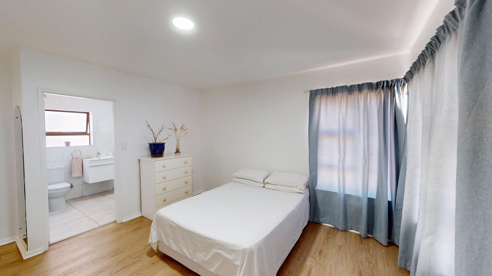 3 Bedroom Beachfront Apartment for Sale in Strand Golden Mile | Ocean Views & Holiday Letting Allowed image 10