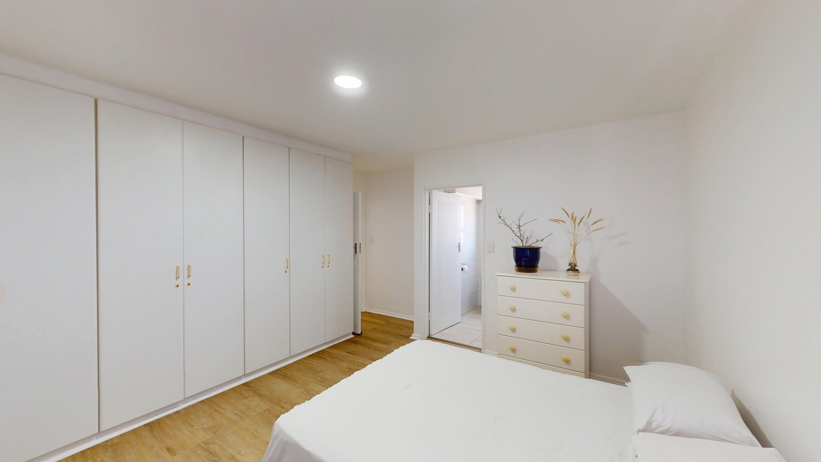 3 Bedroom Beachfront Apartment for Sale in Strand Golden Mile | Ocean Views & Holiday Letting Allowed image 13