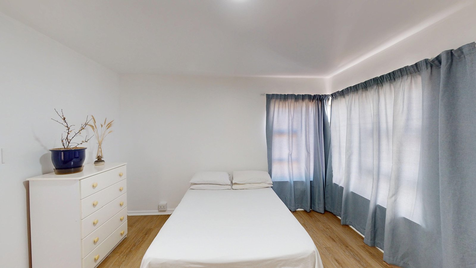 3 Bedroom Beachfront Apartment for Sale in Strand Golden Mile | Ocean Views & Holiday Letting Allowed image 15