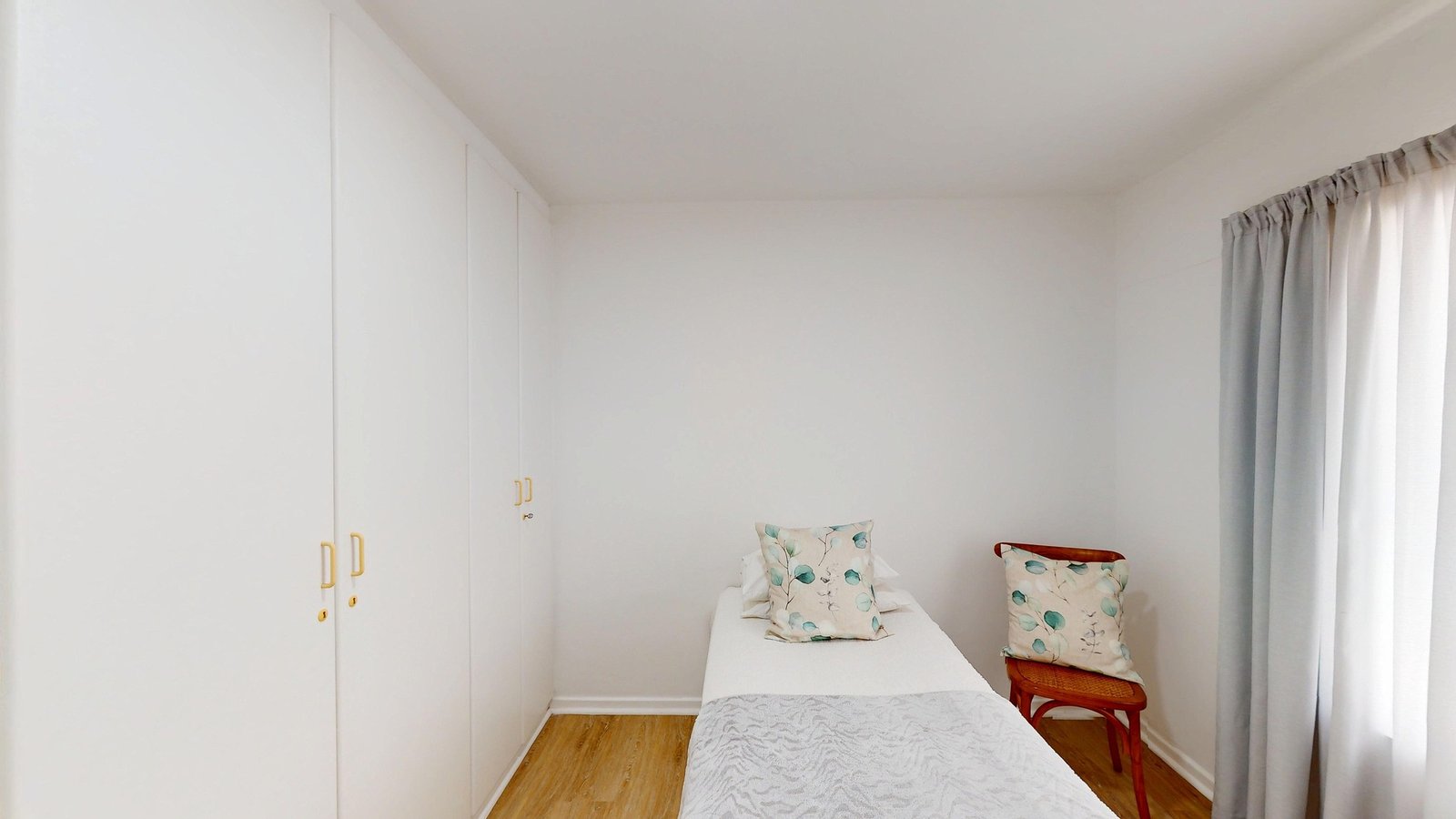 3 Bedroom Beachfront Apartment for Sale in Strand Golden Mile | Ocean Views & Holiday Letting Allowed image 16