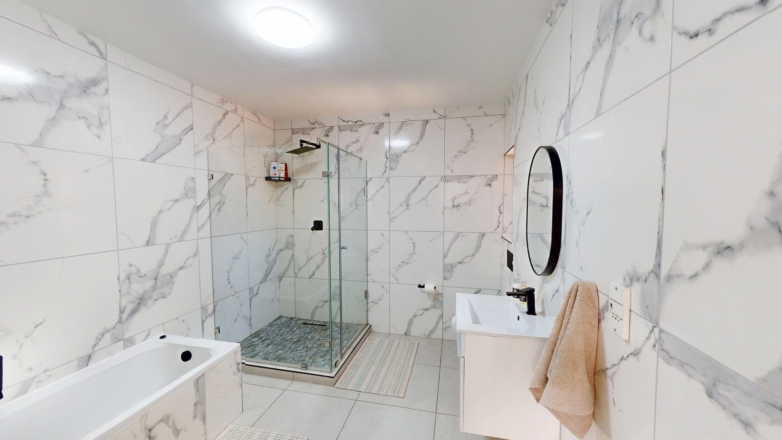 3 Bedroom Beachfront Apartment for Sale in Strand Golden Mile | Ocean Views & Holiday Letting Allowed image 18