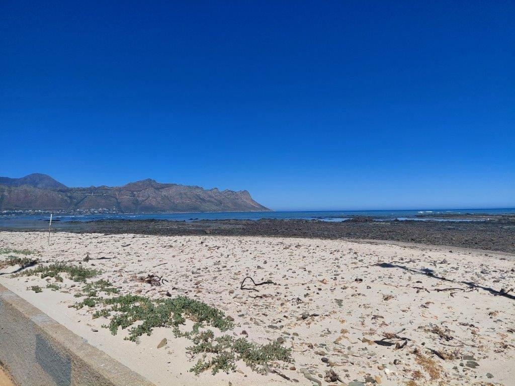 1 Bedroom Ground Floor Apartment for Sale in Strand – Walk to Beach, Lock-Up Garage & Airbnb Potential image 12