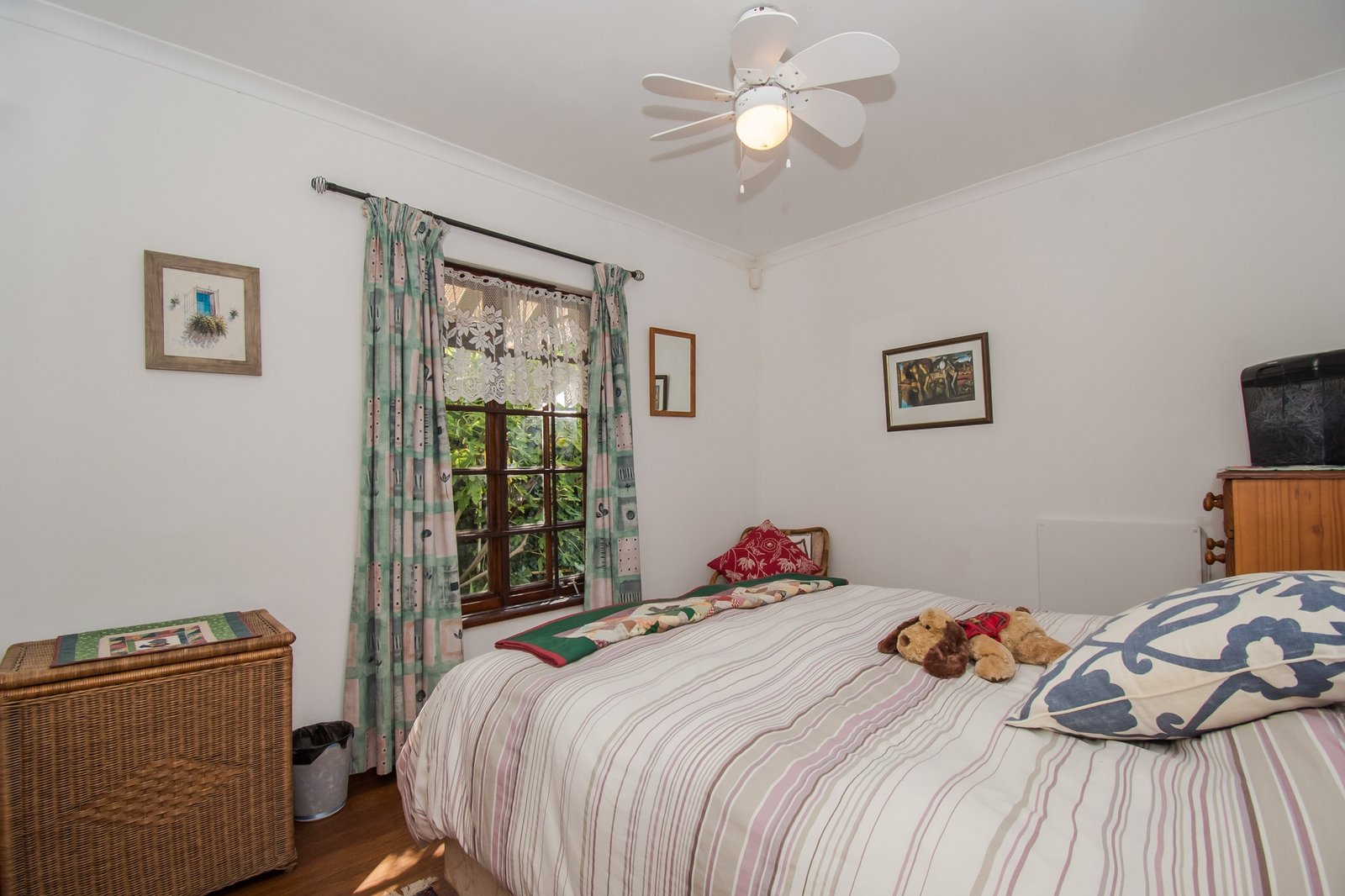 3 Bedroom Cape Cottage for Sale in Somerset West | Granny Flat, Garden & Walk to Somerset House image 15